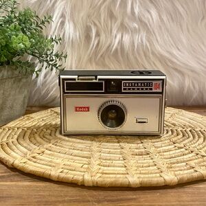Vintage Kodak Instamatic Camera- DOES NOT WORK
